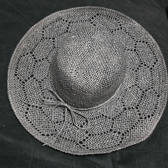 None Accessories - Chic Charcoal Woven Hat with Bow